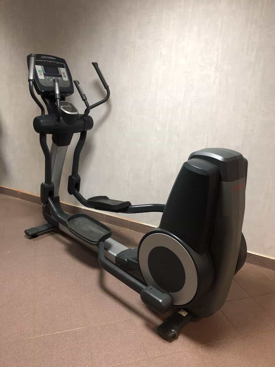 Эллиптический кардиотренажёр Life Fitness 95X LED: платите мало - получаете много